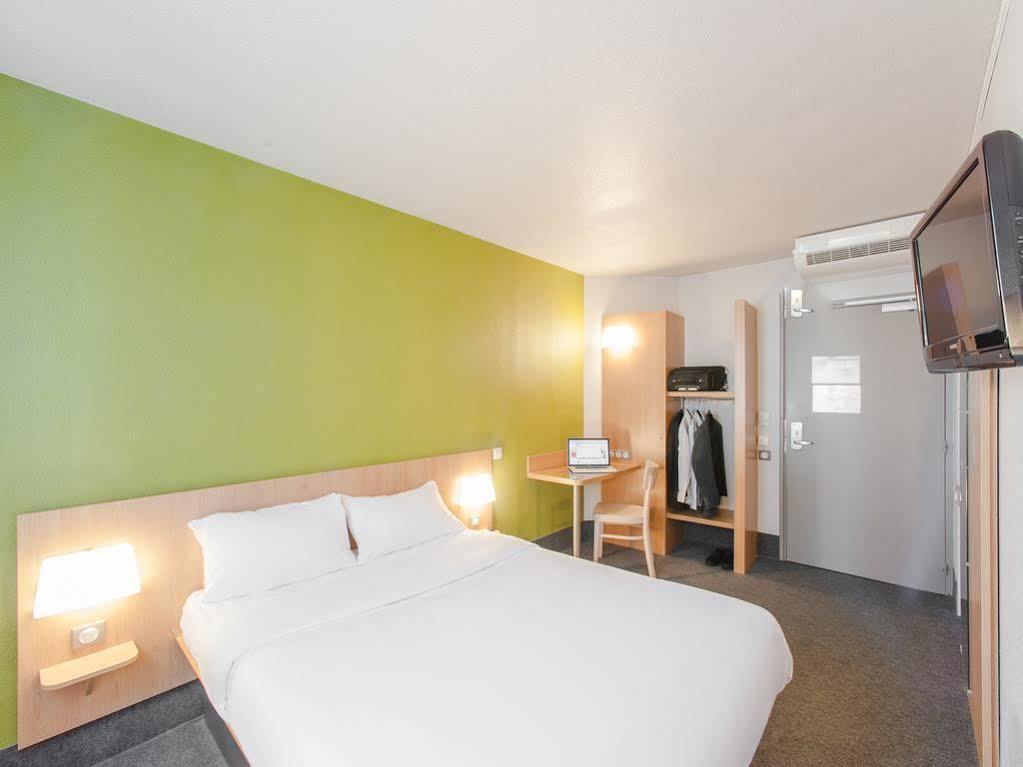 B&B Hotel Lyon Saint-Bonnet Mi-Plaine Exterior photo
